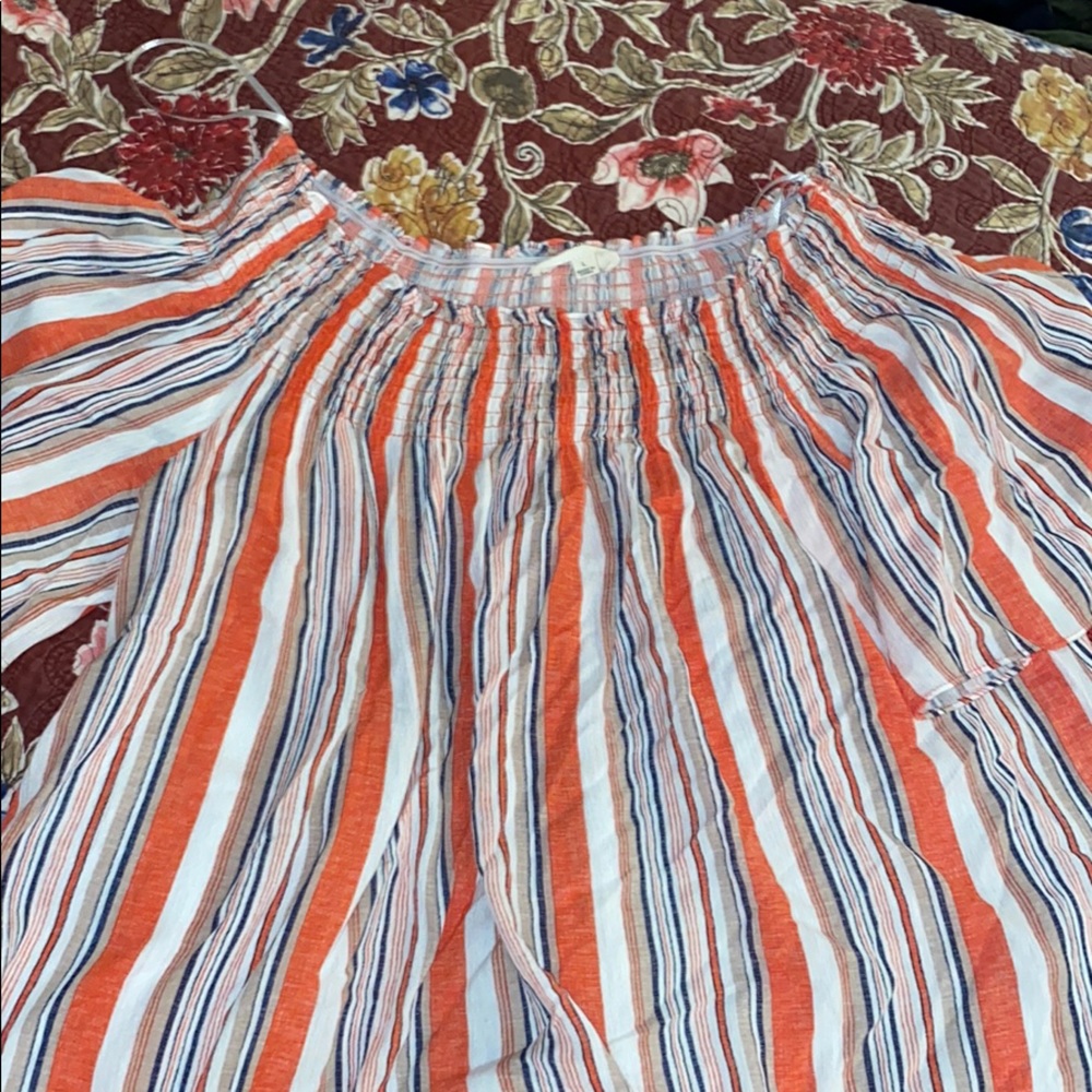 Off the shoulder stripped shortsleeved top